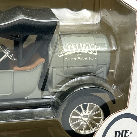 ERTL Ford Runabout 1918 Agway 1/25 Scale Barrel Truck Bank Die Cast Metal 1991 - Picture 5 of 14